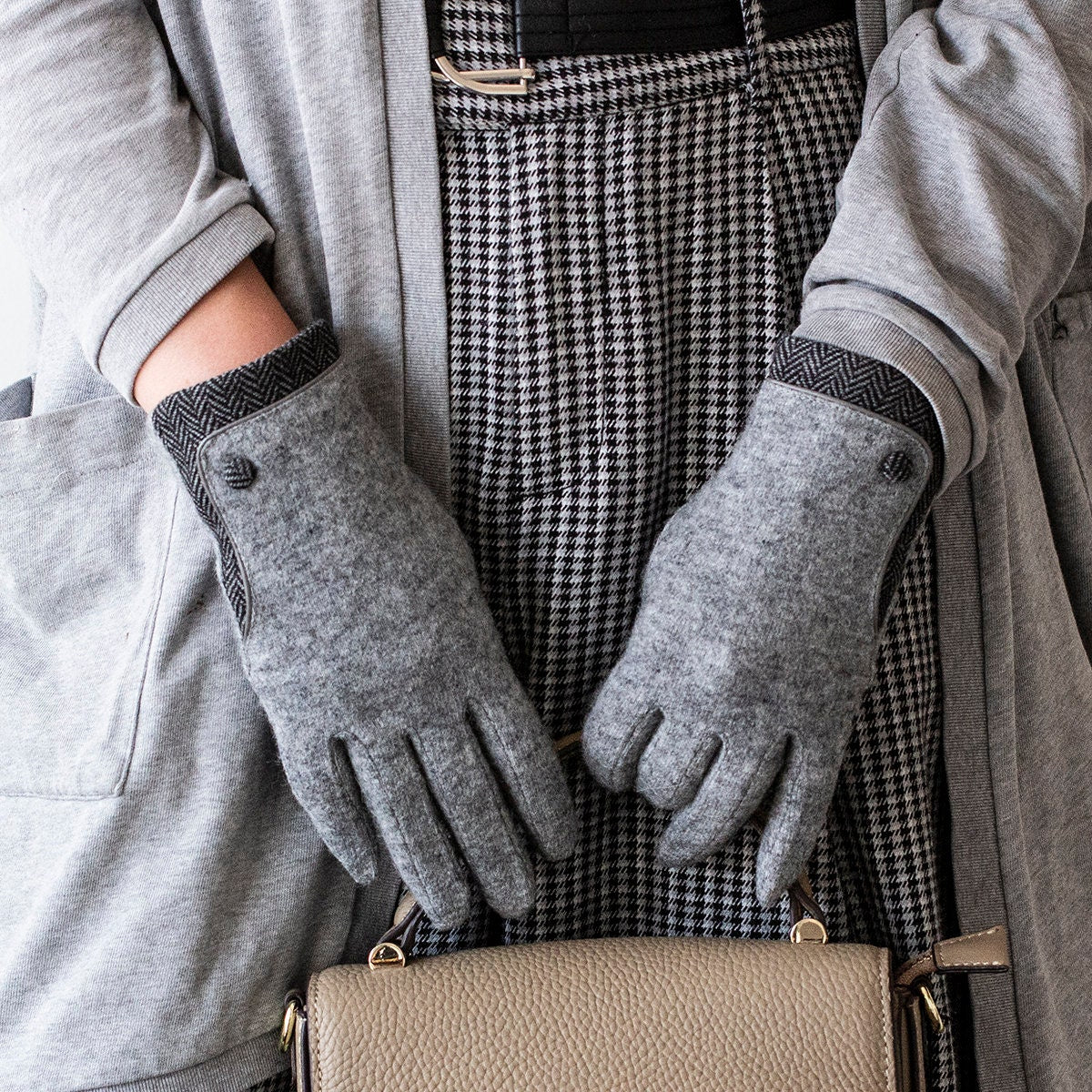 Merino Wool Gloves with Herringbone Cuff