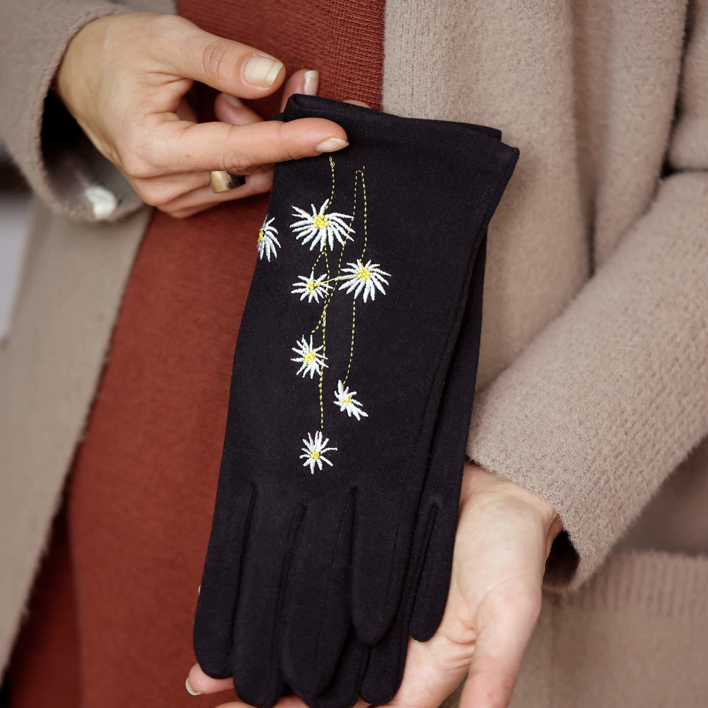 Daisy Flower Embellished Gloves