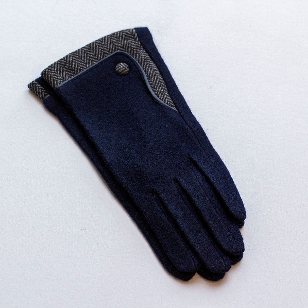 Merino Wool Gloves with Herringbone Cuff